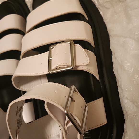 Black and white sandals buckle cage strappy wedge 2" - Picture 7 of 7